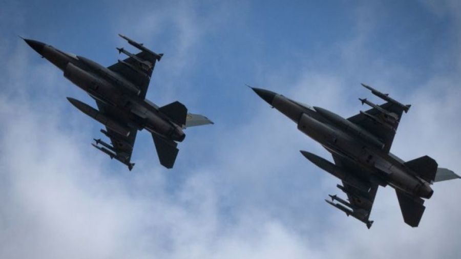 Israël frappe des sites militaires de l'ancien régime à Damas