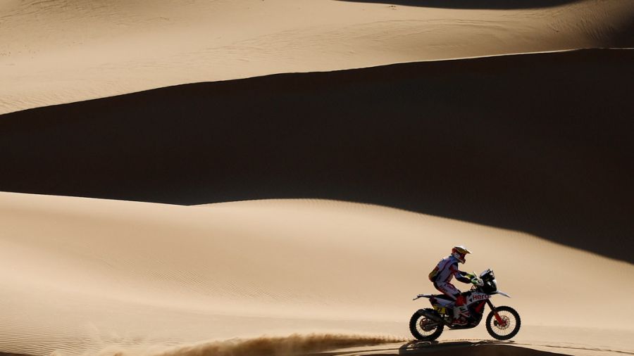 Dakar-2022: Audi domine la huitième étape en auto, retour vers le futur pour les motos