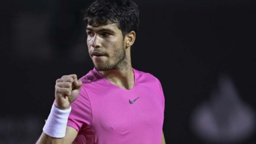 Tennis: Alcaraz enchaîne et rejoint le dernier carré à Rio