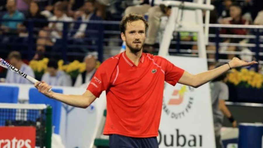 Trois tournois de suite pour Medvedev, inarrêtable à Dubaï