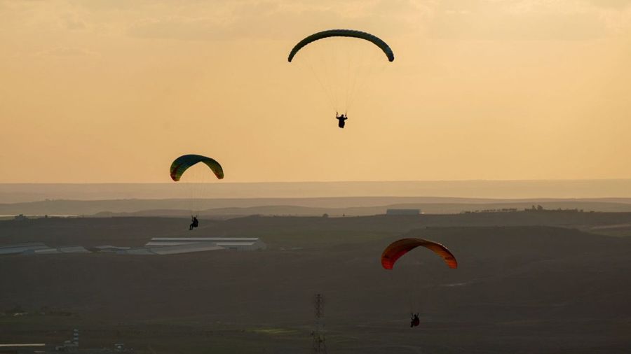Recherches en cours après un accident de parapente à Jounieh