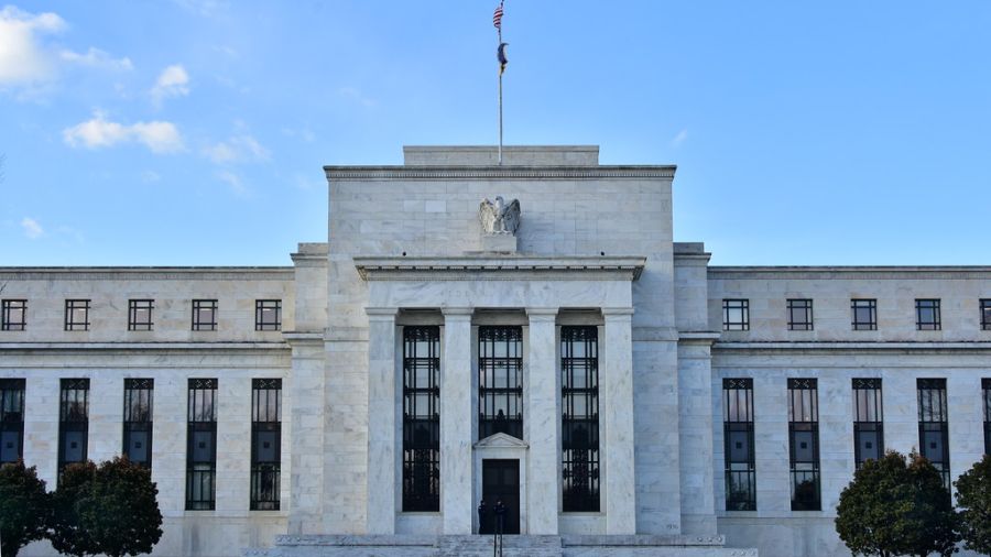 La Fed s'abstient de bouger ses taux, voit l'horizon s'assombrir pour les Etats-Unis