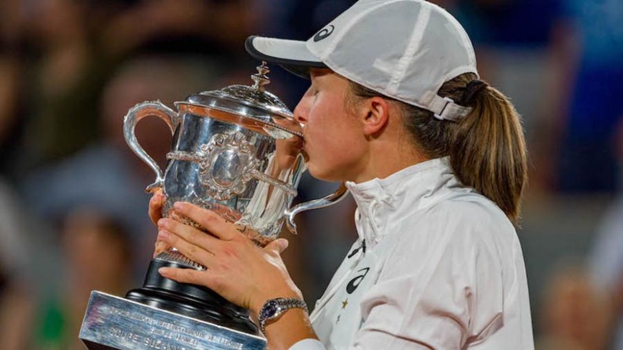 Roland-Garros: Swiatek s'accroche à son royaume
