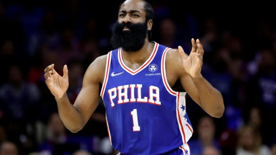 James Harden incendié par les médias