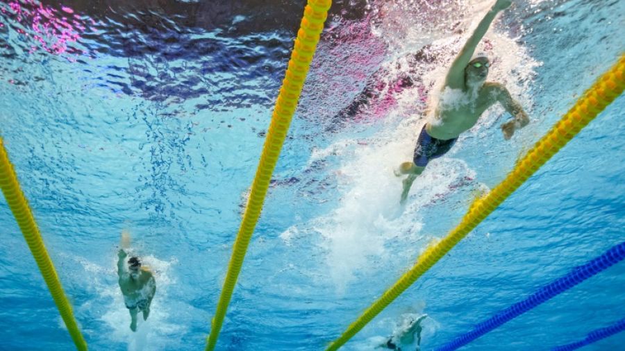 Natation: premier titre mondial pour Léon Marchand, à la poursuite de Phelps