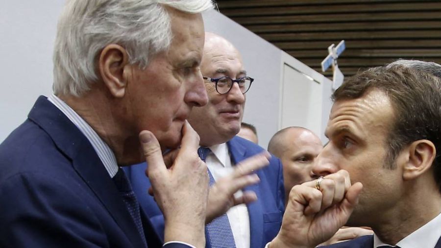 En France, un nouveau gouvernement marqué à droite