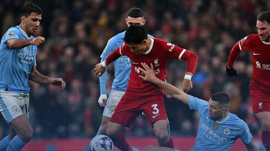 Foot: Liverpool et Manchester City se neutralisent (1-1), Arsenal reste leader