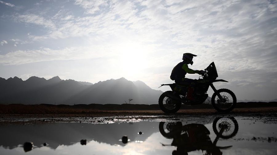 Dakar 2022: Peterhansel perd une roue, al-Attiyah et Sanders toujours devant