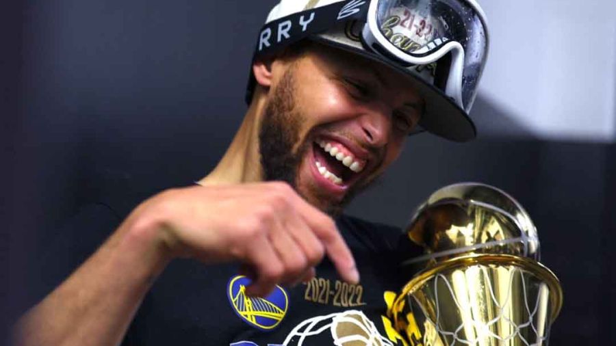 NBA: les Warriors de retour au sommet, portés par Curry enfin MVP