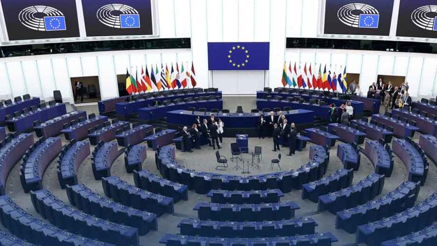 Le nouveau Parlement européen à l'œuvre, l'extrême droite donne de la voix
