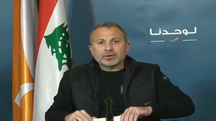 Isolé, Bassil fait feu de tout bois