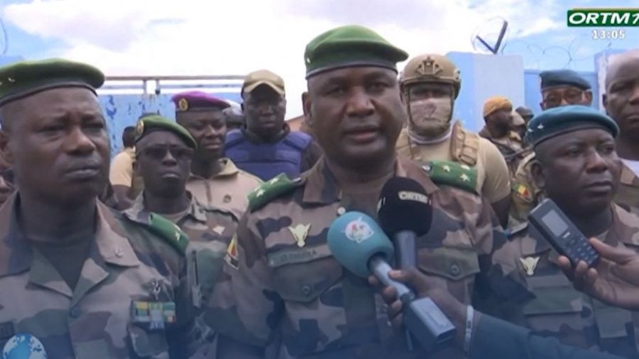 Mali: des jihadistes frappent la junte en profondeur