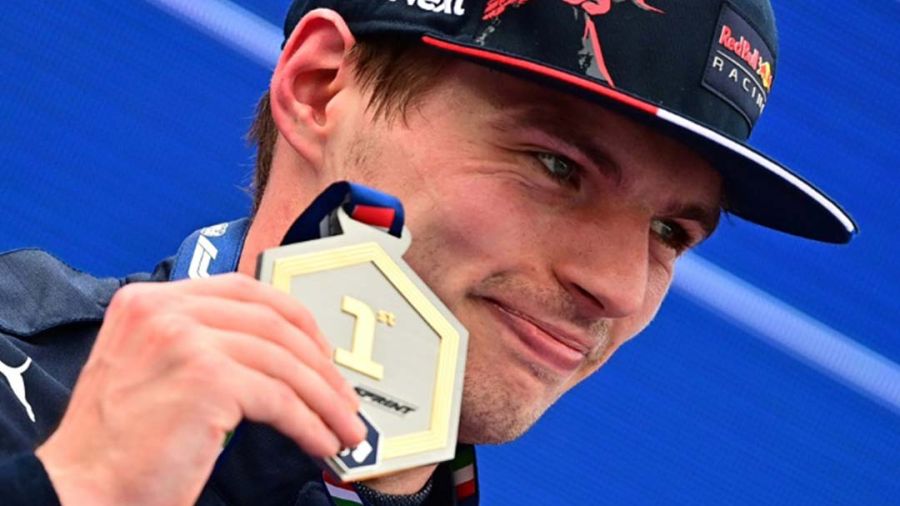 Verstappen remporte le sprint devant Leclerc et partira en tête à Imola