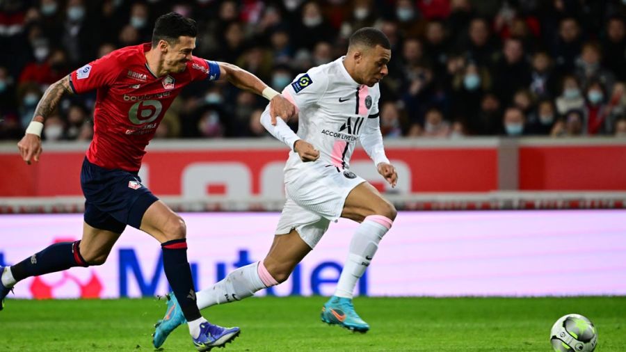 Bleus: Mbappé sur tous les fronts, Pavard en difficulté