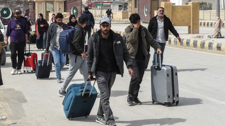 À la frontière avec l'Iran, la fuite précipitée des Pakistanais
