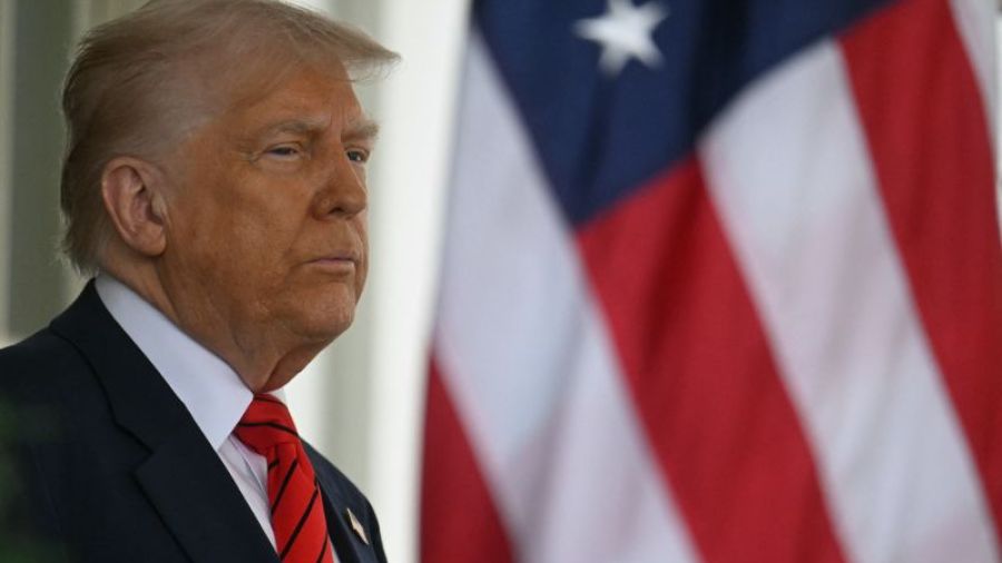 Trump menace: 50 % de droits de douane sur l’UE, les Bourses mondiales s’effondrent