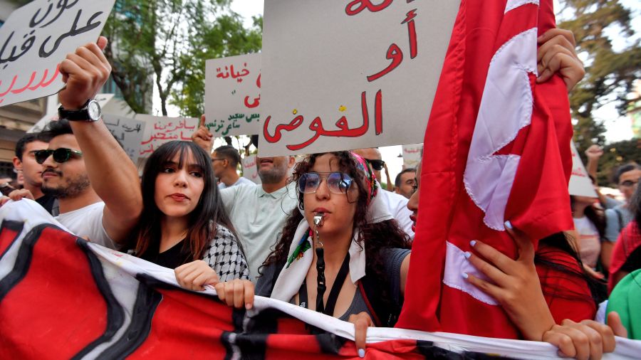 Les jeunes Tunisiens face à l'indifférence politique et à l'envie d'émigrer