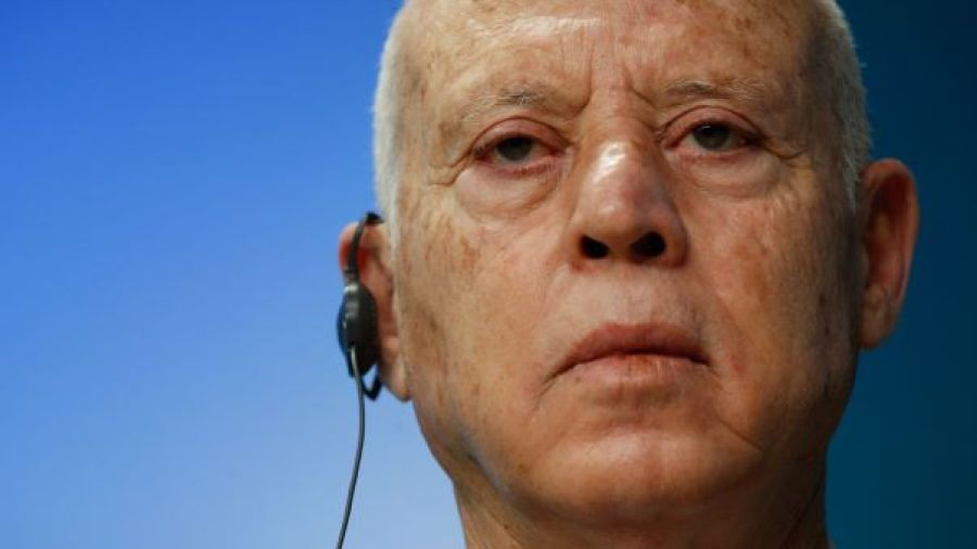 Le président tunisien destitue son Premier ministre sans explications