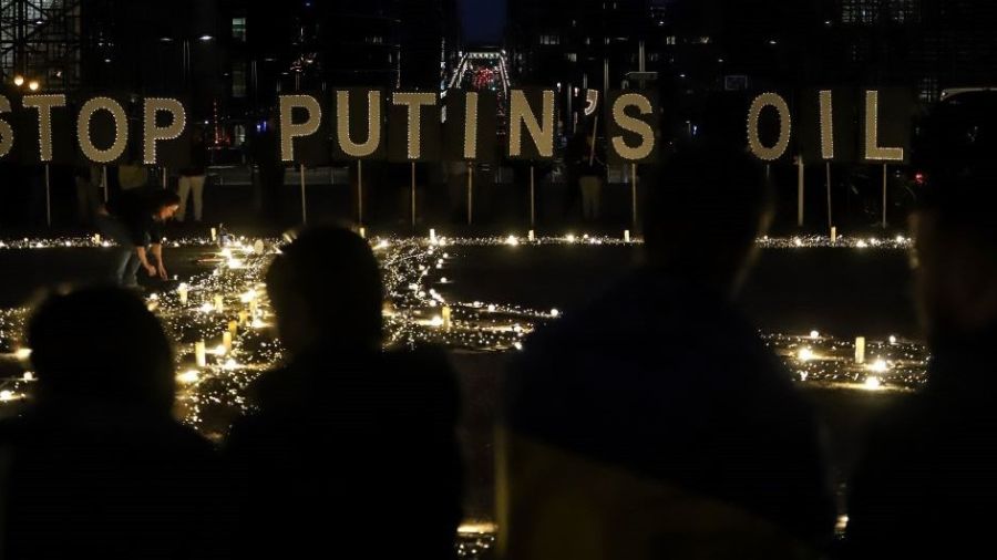 Pétrole russe: l'Occident serre l'étau sur les finances de Moscou