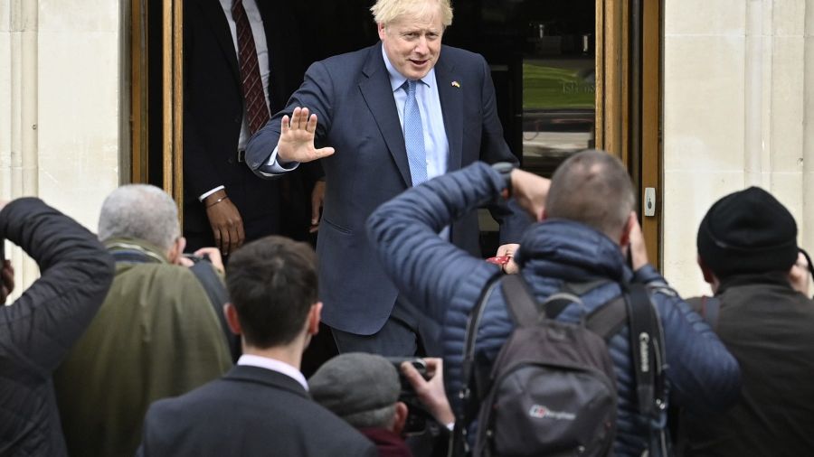 Revers sans surprise pour Johnson, le Sinn Féin domine