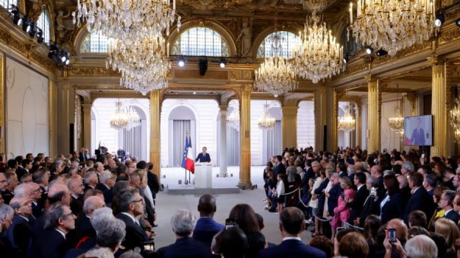 Macron promet une \