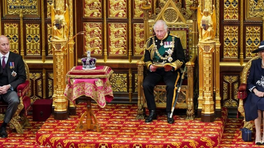 Un an après la mort d’Elizabeth II, quel bilan pour Charles III?