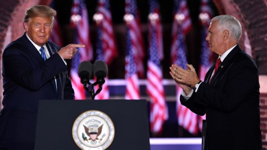 Quitte à froisser Trump, Pence rêve de la Maison-Blanche