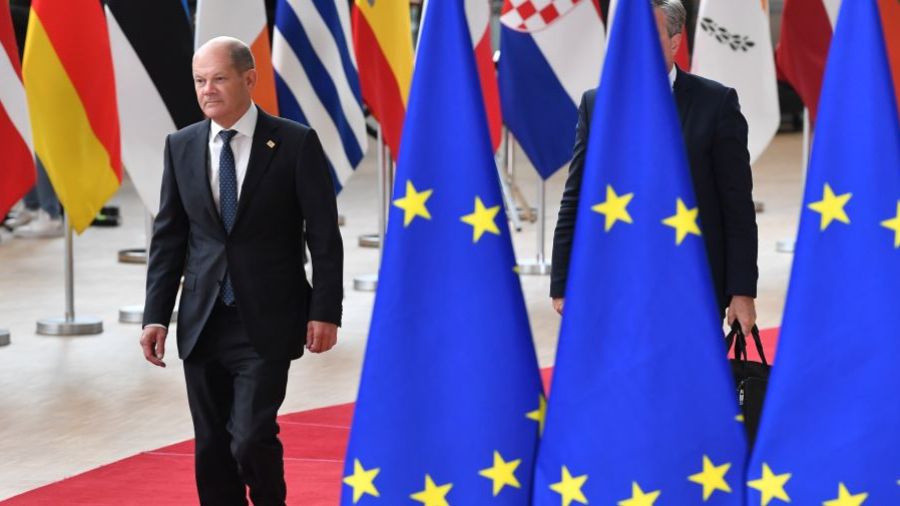Scholz résiste, mais sa popularité décline après une année terrible