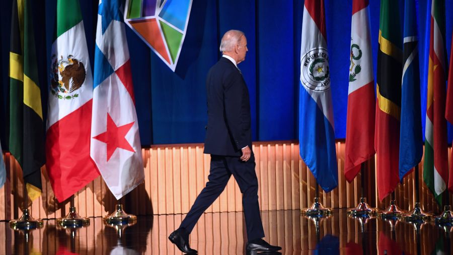 Au Sommet des Amériques, Biden défend son pré-carré
