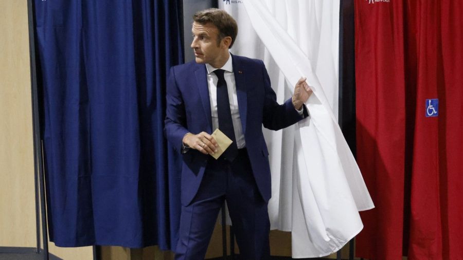 Législatives: enjeux d'une semaine décisive pour Macron et Nupes