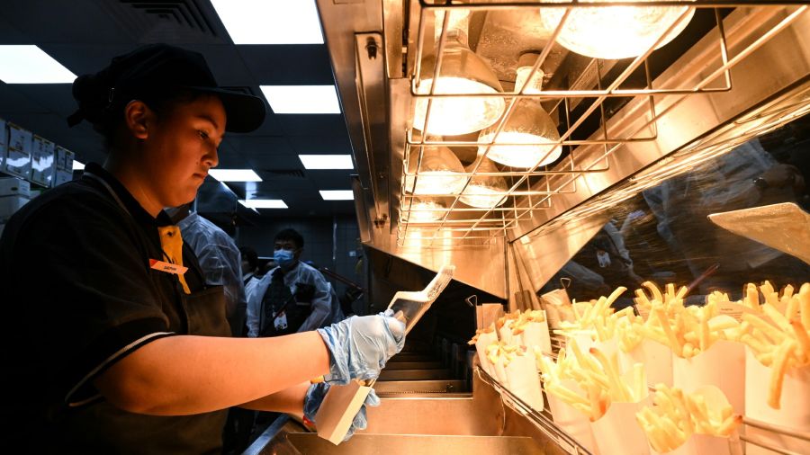 Face à l'inflation, McDonald's lance des offres à prix réduit en France