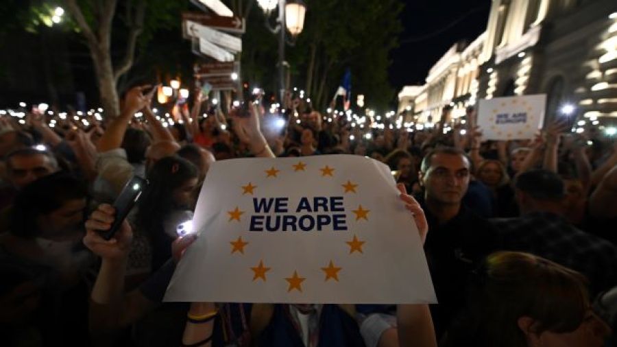 Manifestations monstres en Géorgie réclamant l'adhésion à l'UE