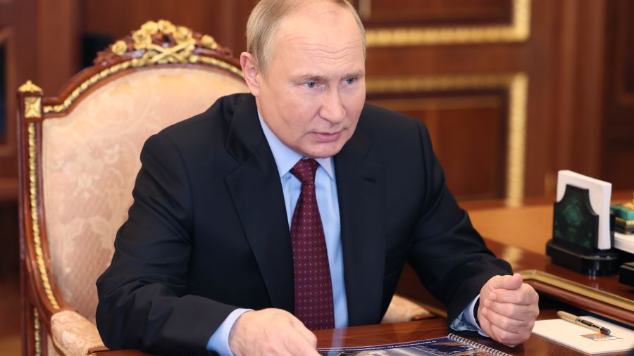 Poutine s'insurge contre les sanctions technologiques occidentales