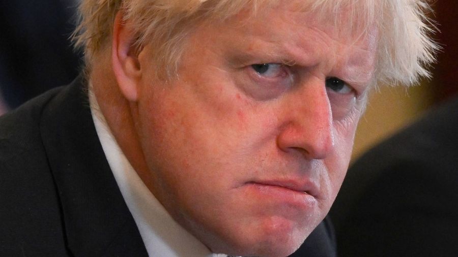Lâché par ses ministres, Boris Johnson quitte le pouvoir