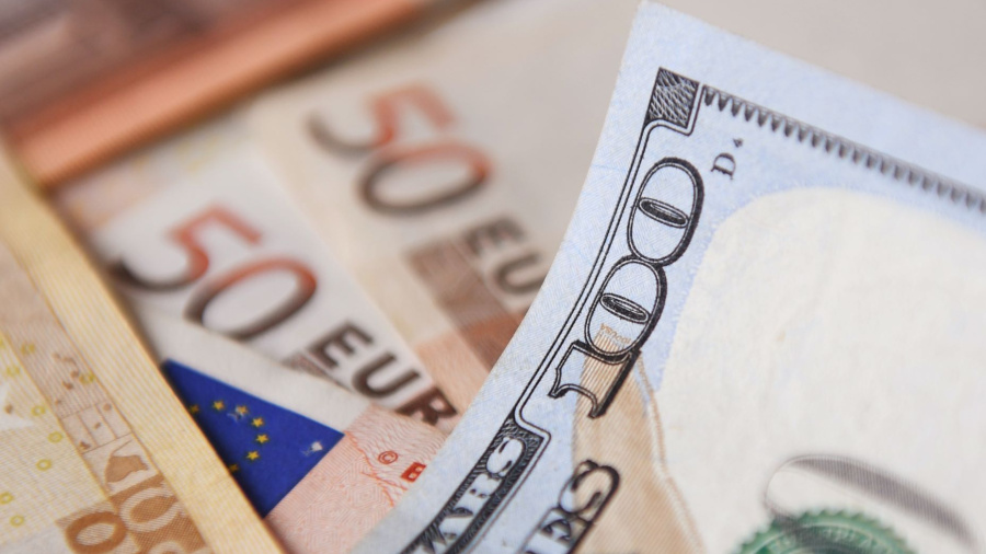 L'euro en chute libre, victime collatérale des offensives russes
