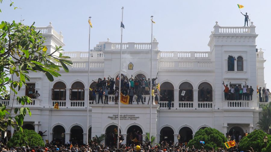 Rajapaksa parti, les Srilankais s'en prennent au Premier ministre