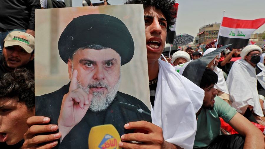 Sadr mobilise massivement ses fidèles face aux partis pro-iraniens