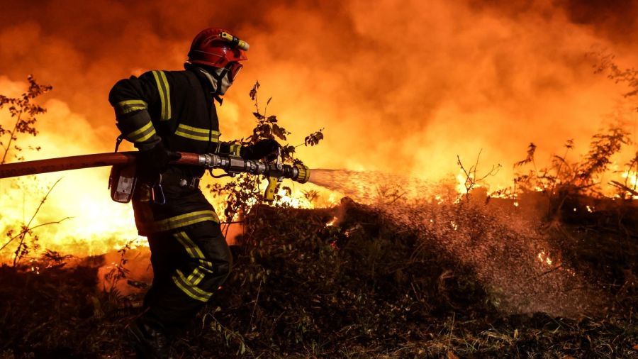 La canicule frappe l'Hexagone, les feux ravagent la Gironde