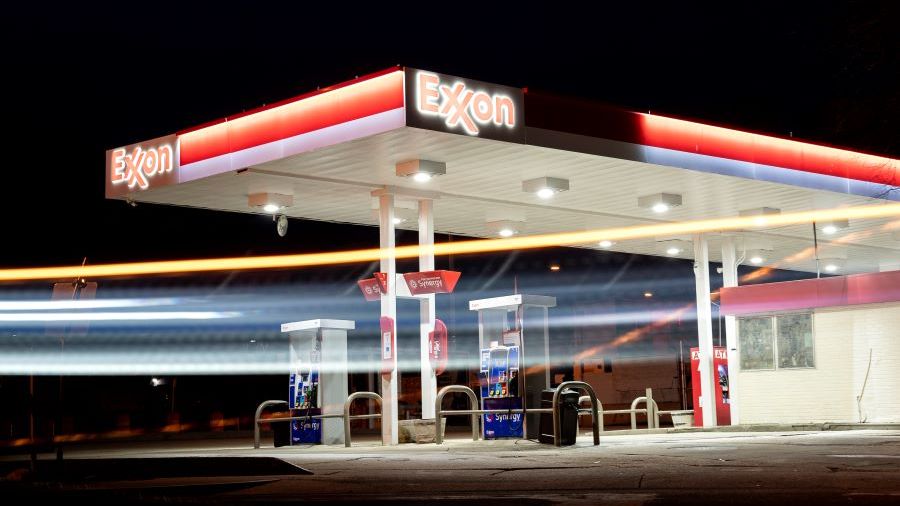 ExxonMobil et Chevron, "plus riches que Dieu" selon Biden