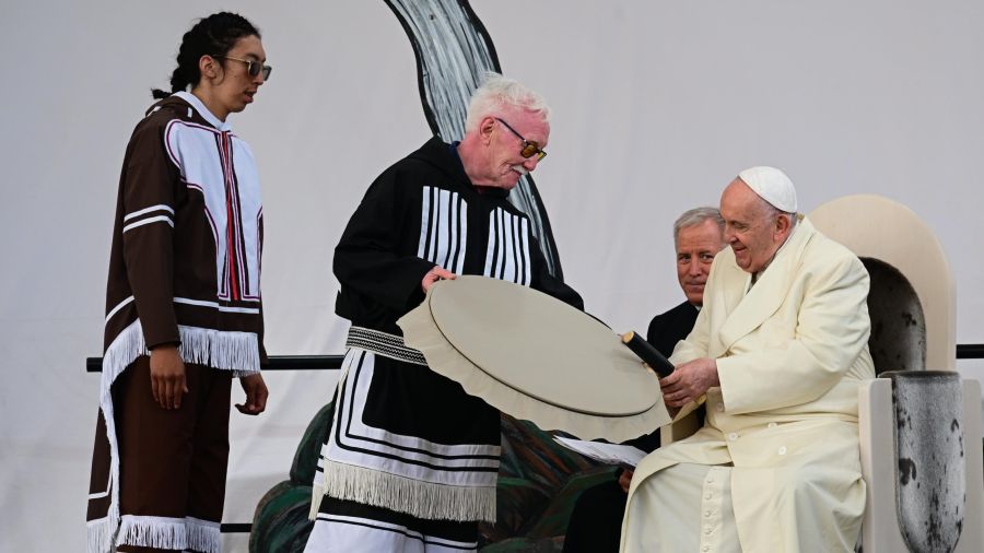 Le Pape reconnaît le «génocide» des autochtones canadiens