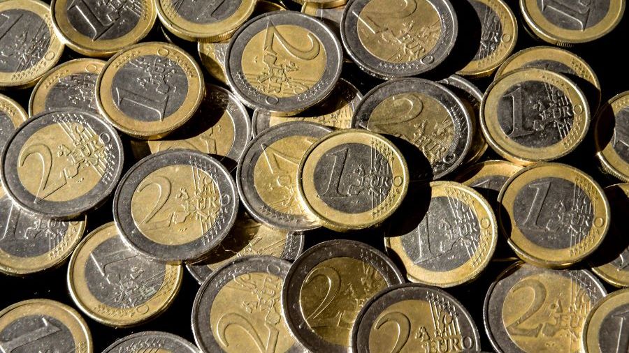L'euro touche le fond face au dollar