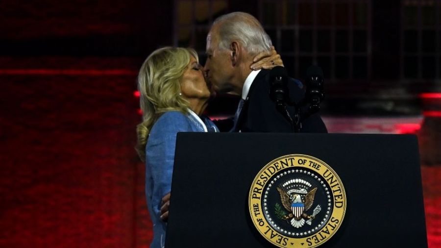 Biden: Trump et les républicains menacent la démocratie
