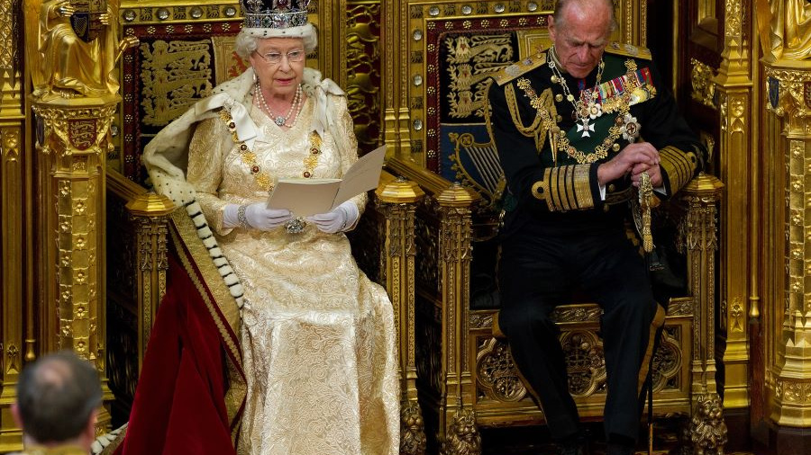 La reine Elizabeth, dirigeante apolitique au rôle symbolique