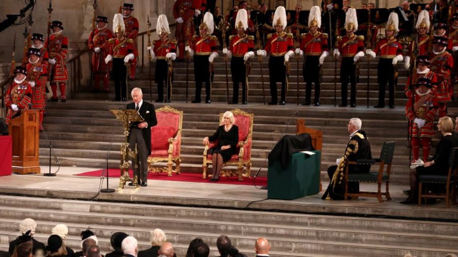Charles III s'adresse pour la première fois au Parlement