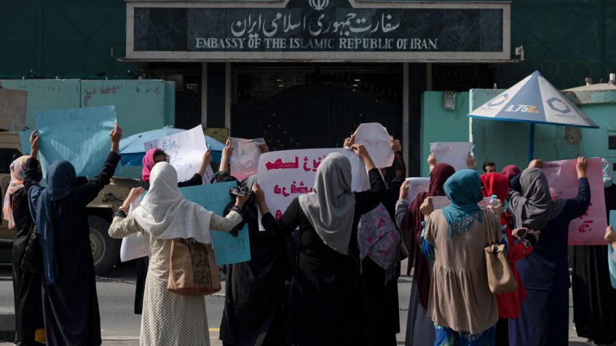 Les talibans tirent sur les Afghanes solidaires des Iraniennes