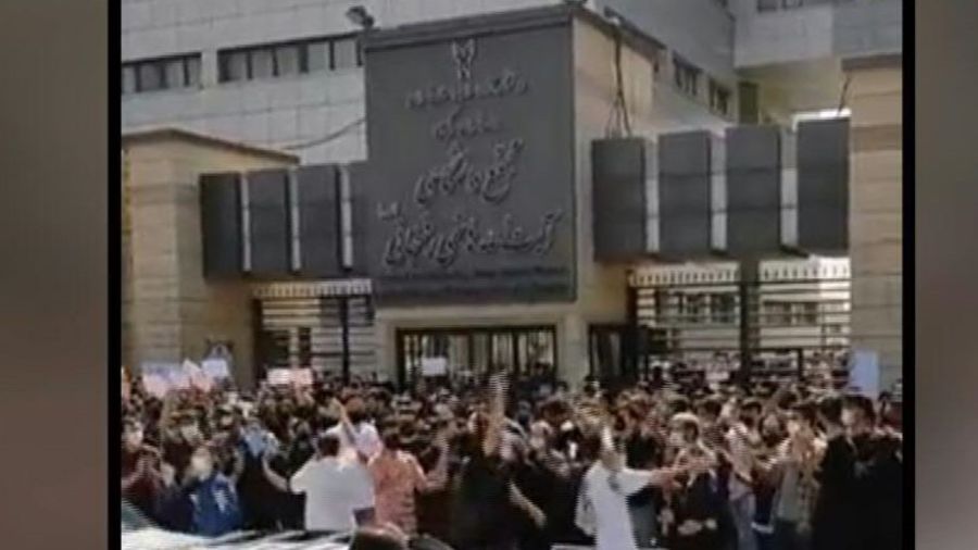 Les manifestants iraniens investissent les universités