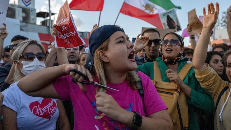 Les écolières iraniennes, fer de lance de la contestation