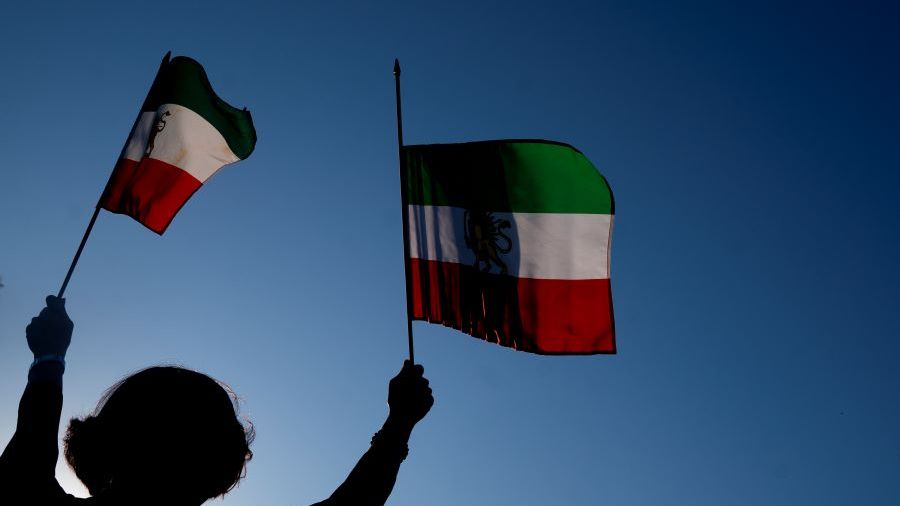 Iran: des arrêts de travail massifs relancent la contestation