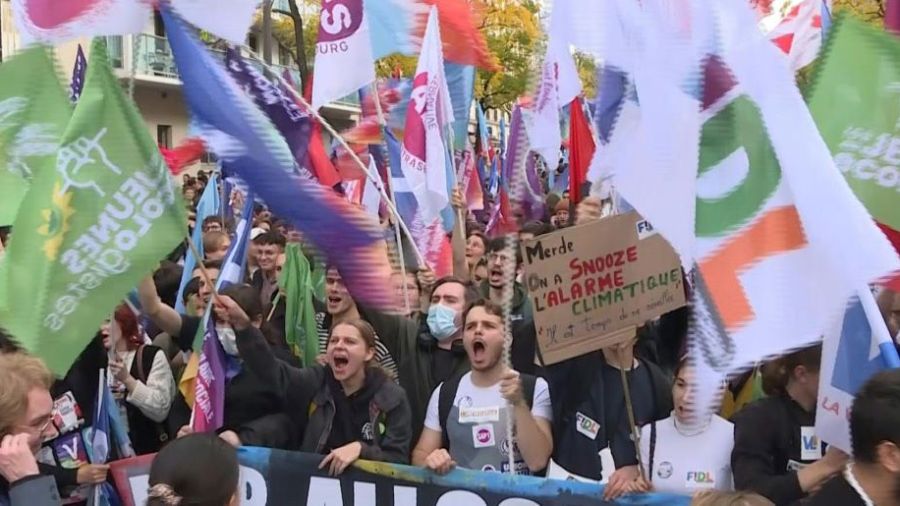 La gauche bat le pavé parisien