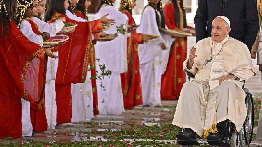 A Bahreïn, le Pape appelle au respect des droits fondamentaux